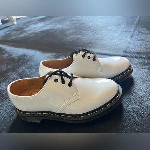 Dr. Martens 26754 White Patent Leather Oxfords Lace Up Shoes N W O B size 6